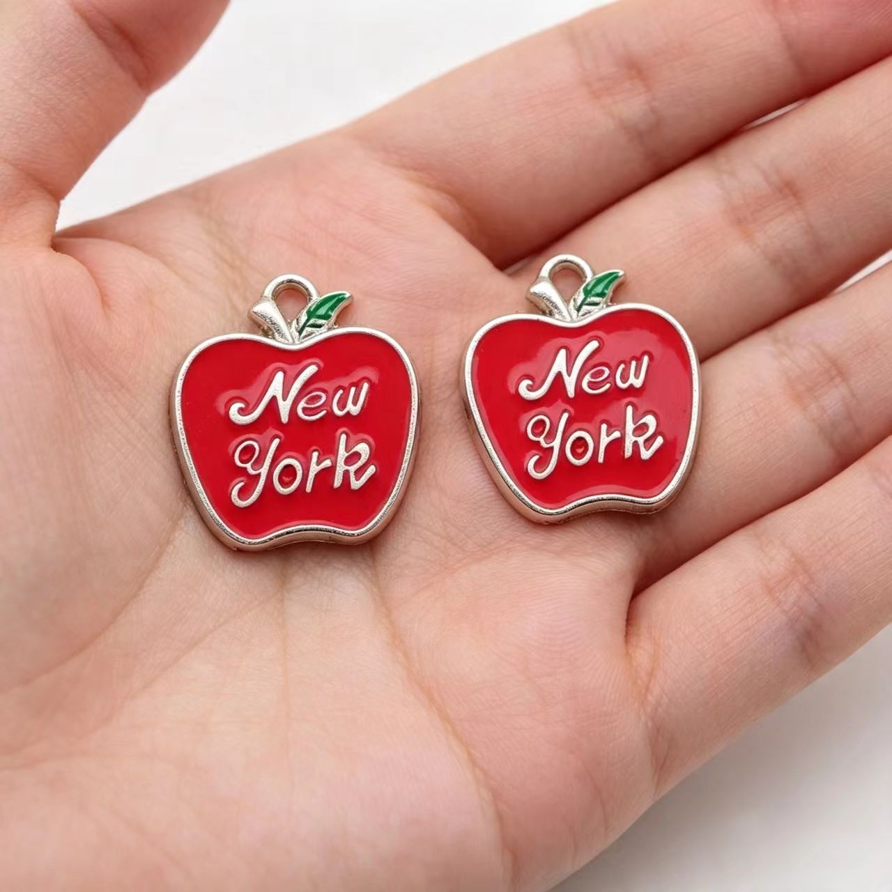 Jewelry Making York - 10 قطع من قلادات التفاح المطلي